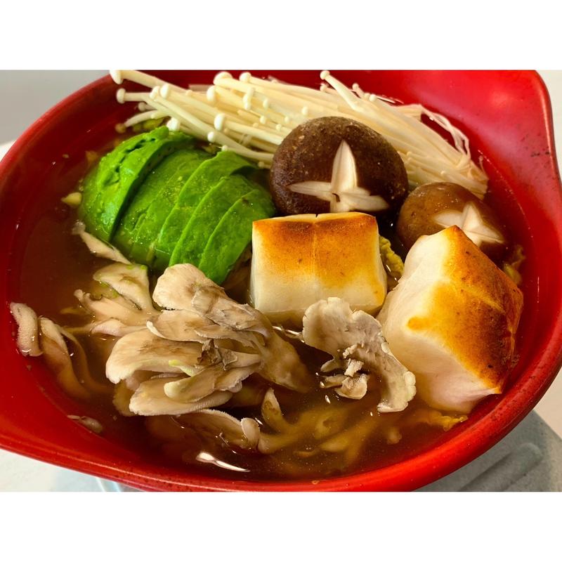 本日のおすすめ　キノコとアボカド鍋(おうちごはん わりかん)