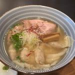 叉焼雲呑麺(豚骨清湯・自家製麺かつら)