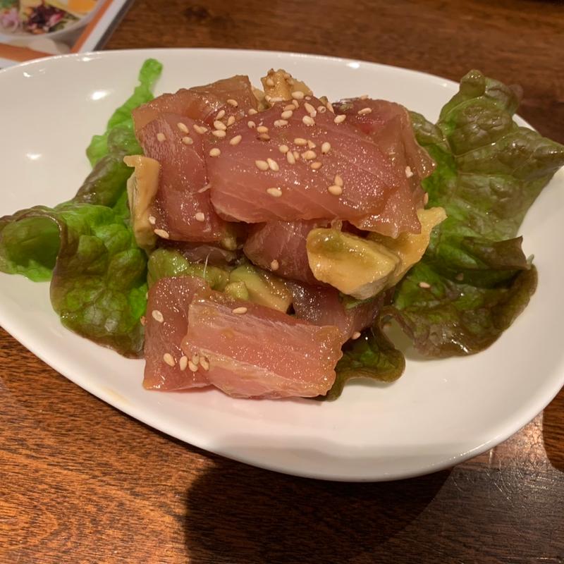 マグロとアボカドのポキ(大雪地ビール館)