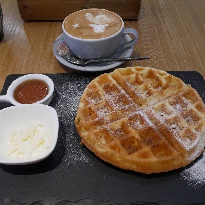 バターメープルワッフル(TOCORO. BAR＆DINING)
