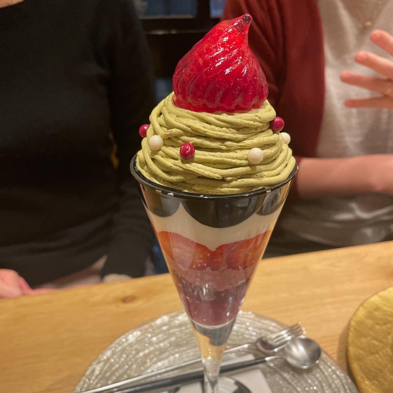 クリスマスツリーパフェ(夜パフェ専門店 パフェテリア パル心斎橋)