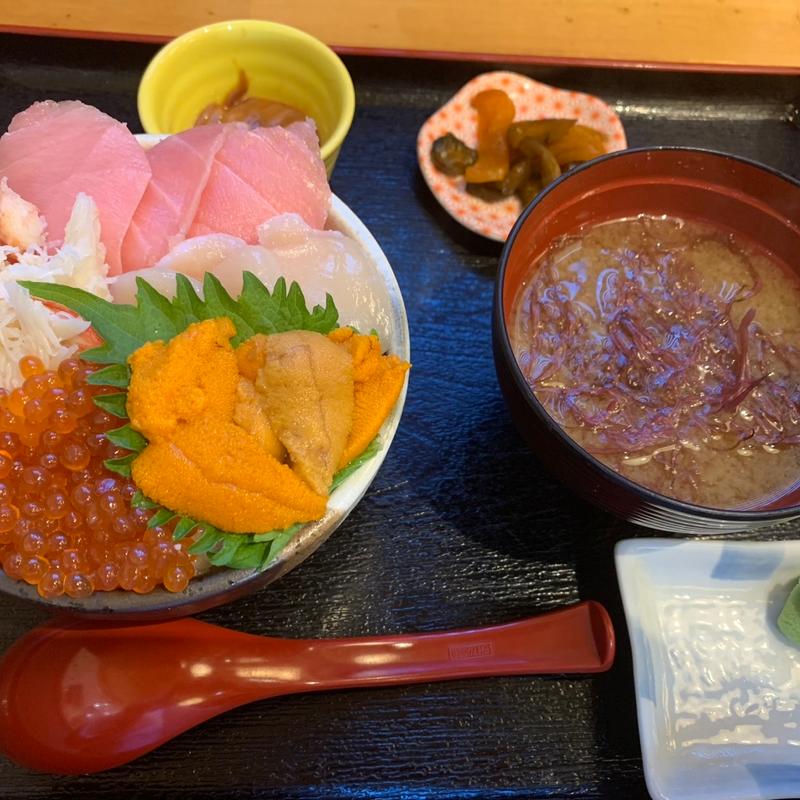 海鮮丼(函館朝市 どんぶり横丁市場)