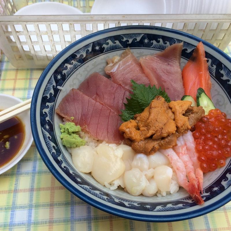 海鮮丼(寿司と和食 遊楽 )