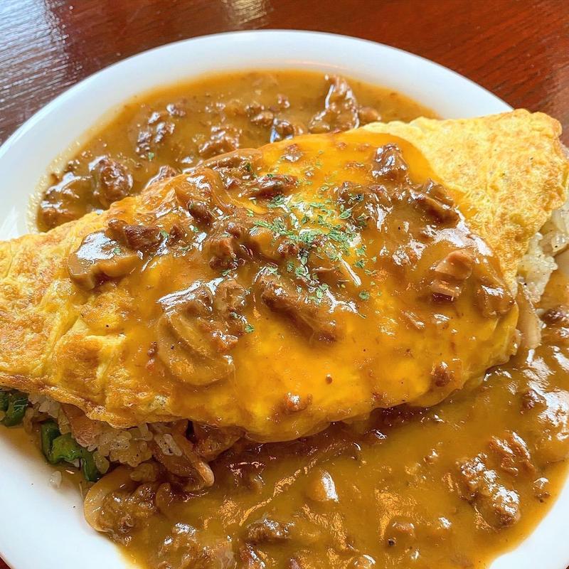 ビールストロガノフがけオムライス(カントリーレストランスワン)