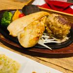 鶏ムネ肉200g＋牛赤身ハンバーグ150g(筋肉食堂 渋谷MIYASHITA PARK店)