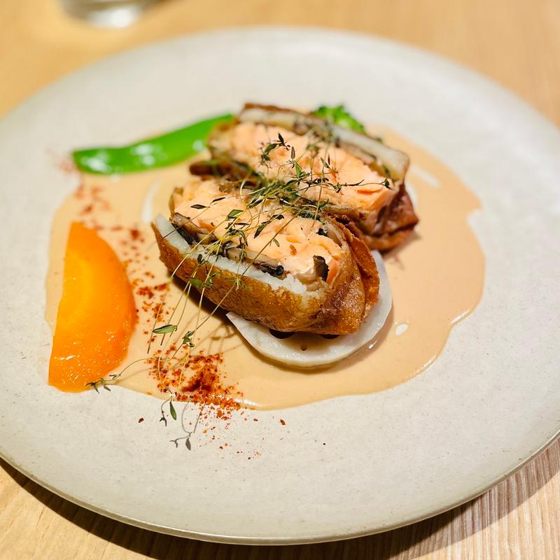 ランチコース　サーモンのそばガレット包み(ベルトラン ラーシェ ル ブルターニュ 神楽坂)