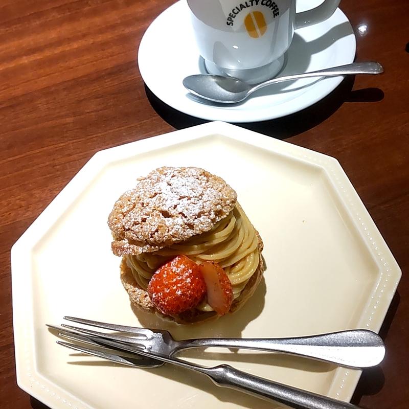 紅はるかのシュークリームセット(ドトール珈琲店 亀有駅前店

)