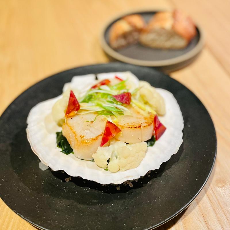 ホタテのソテー(ベルトラン ラーシェ ル ブルターニュ 神楽坂)