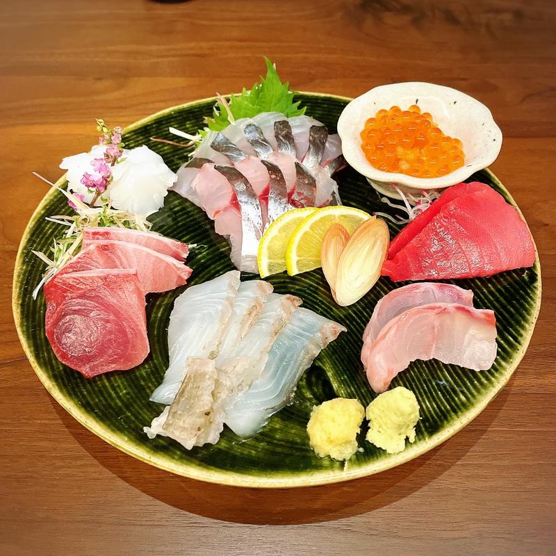 産直鮮魚のお造り盛り合わせ（2人前から）(魚料理 山﨑)