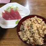 定食のさしみとジューシー