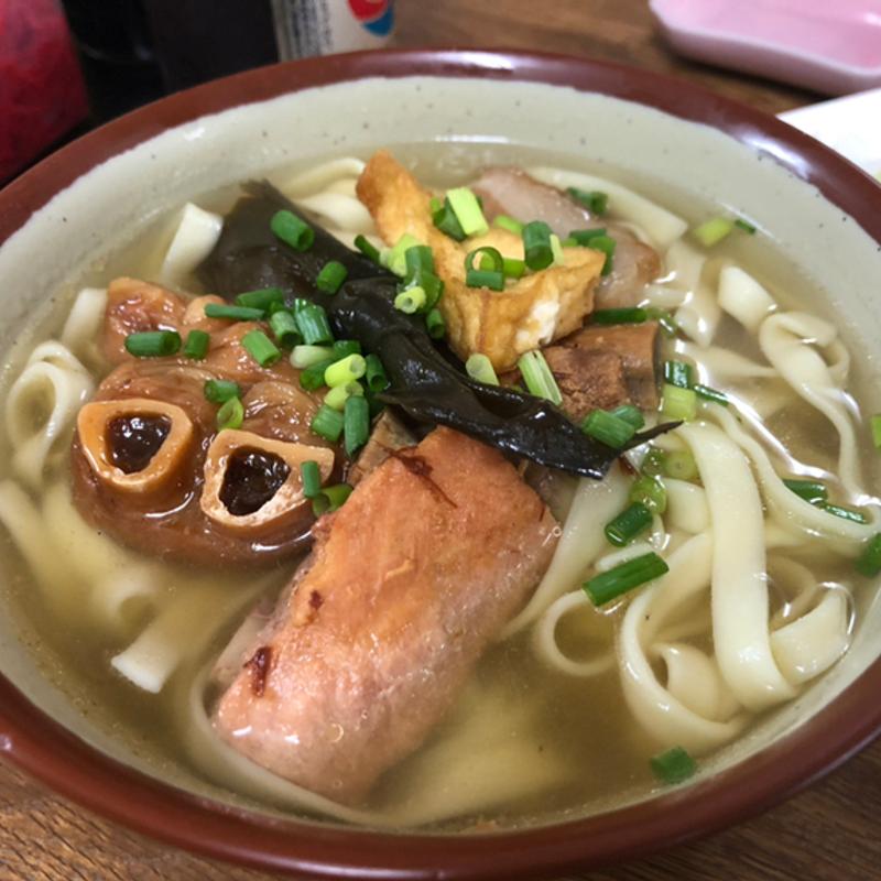 新山ソーキそば(新山そば)