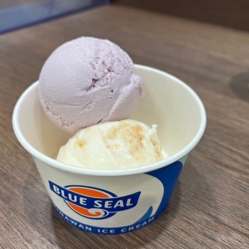 塩ちんすこうと紅芋(ブルーシール 大阪ベイタワー店 （アイスクリーム・クレープ））)