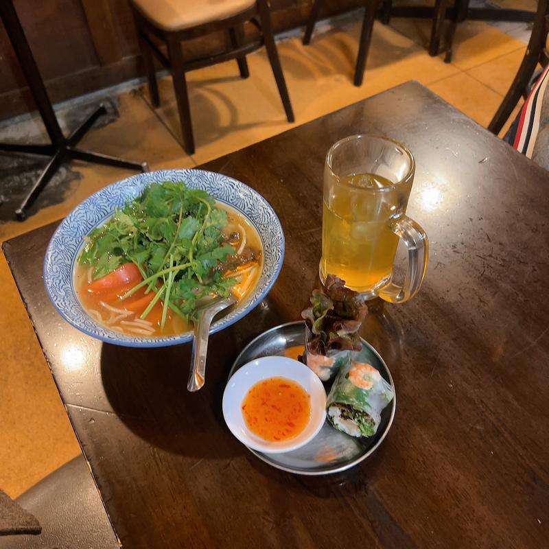 B 生米麺と生春巻のセット(チョップスティックス 高円寺本店)