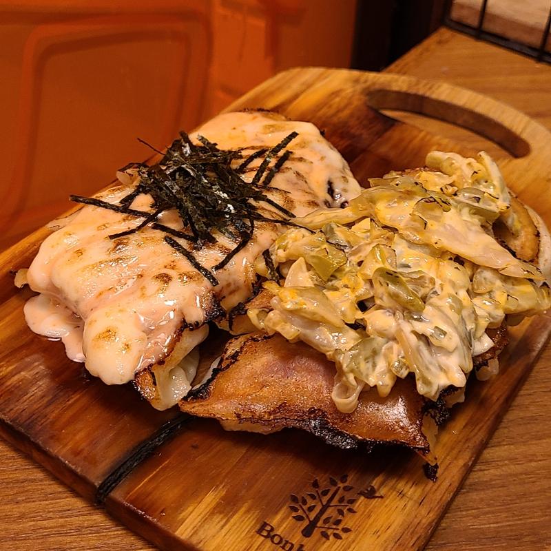 飯田橋「東京餃子あかり」明太マヨ炙り餃子とザーサイタルタル炙り餃子
(東京餃子 あかり 飯田橋 （akari）)