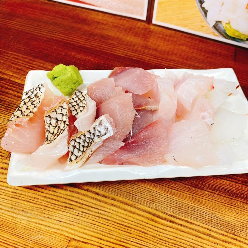 お刺身盛り合わせ(お刺身立ち呑み 隠岐の島水産 十三東口駅前市場店)