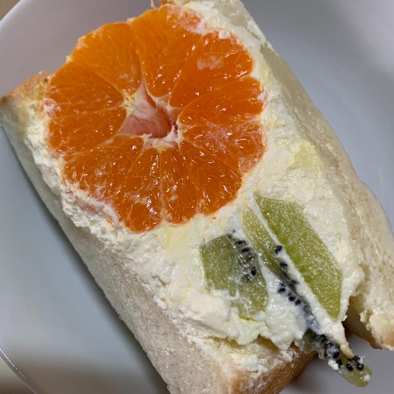 フルーツサンド(わだぱん)