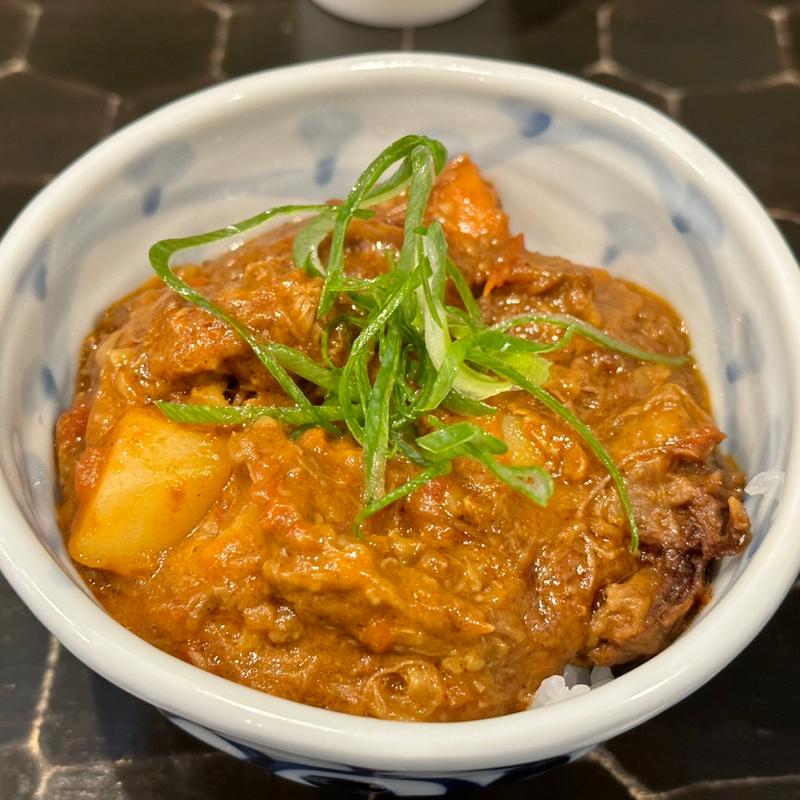 牛スジカレー丼(特級鶏蕎麦龍介もてぎ)