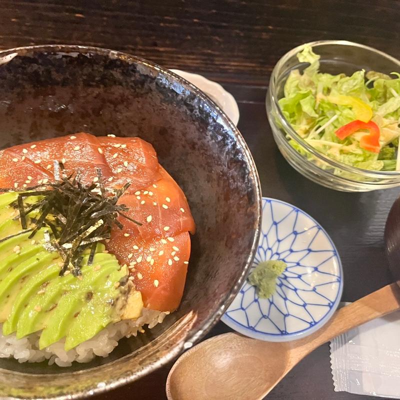 アボカドマグロ丼(味寛ほんまや)