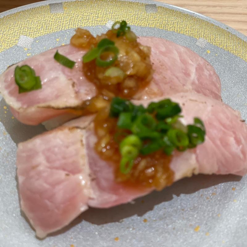 三崎まぐろ炙り(廻転寿司 まぐろ問屋 新横浜ぐるめストリート店)