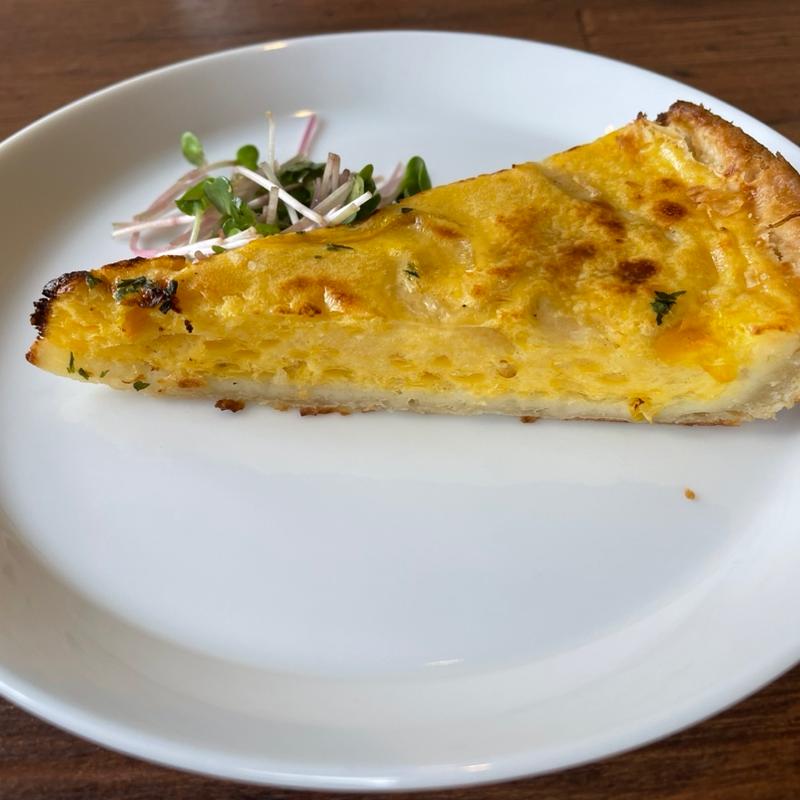 ランチ前菜  キッシュ(ベビーフェイスプラネッツ名張店)