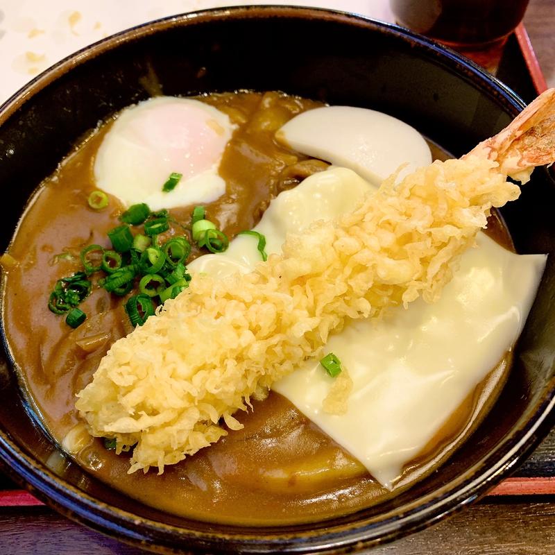 温泉玉子入り牛カレーうどん(手打ちうどん　こんぴら茶屋)