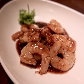 海老のブラックペッパーソース炒め(海南鶏飯食堂2 恵比寿店)