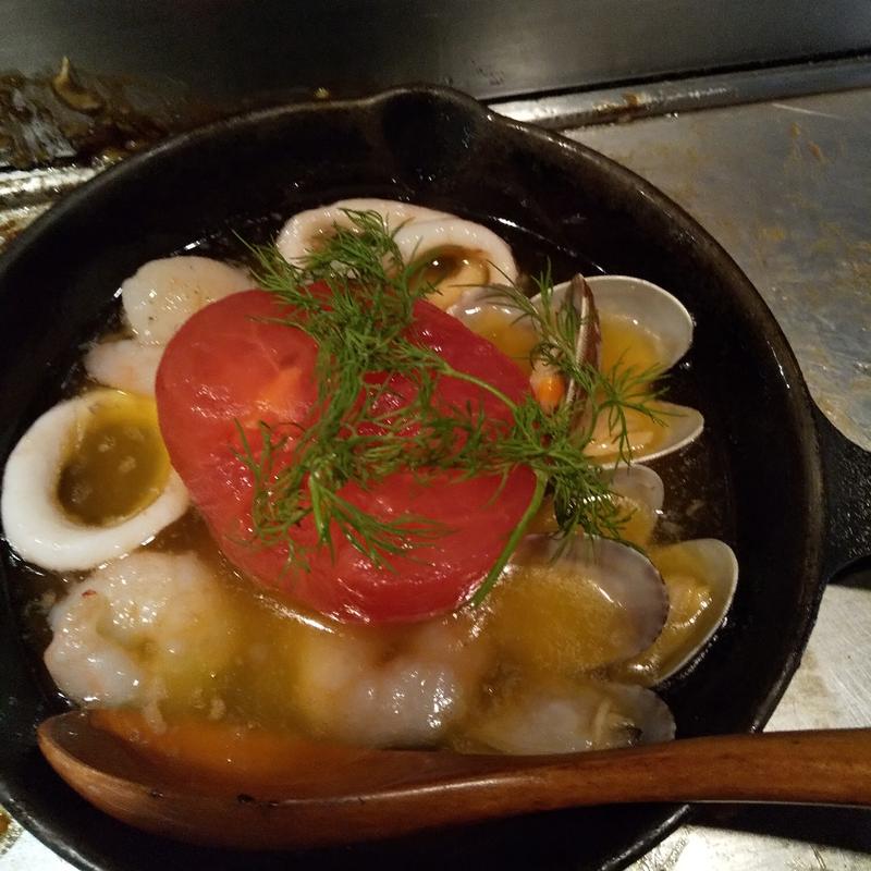 トマトと海鮮のアヒージョ(京ちゃばな 京都駅前店 （きょうちゃばな）)