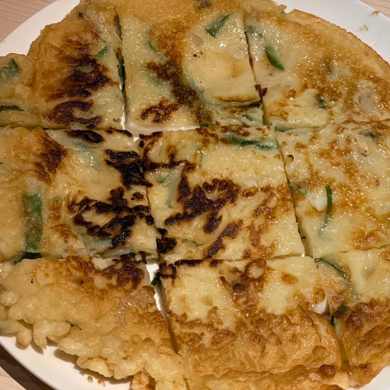 シーフードとニラのチヂミ(焼肉 はとや)