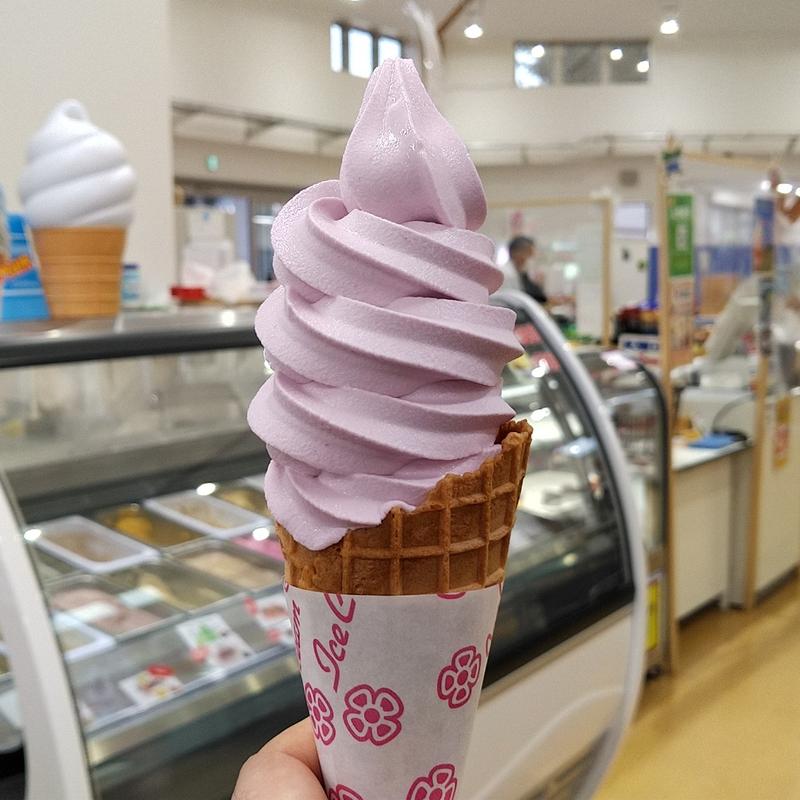 ブルーベリーソフトクリーム(六旬館)