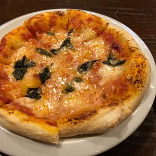 ピザ(トラットリア・イル・フラゴリーノ)