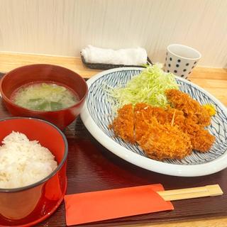 ロースカツカキフライ定食(とんや)