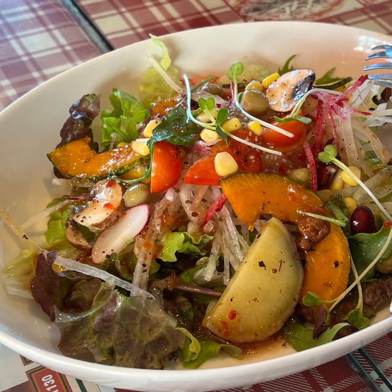 野菜たっぷりの美タミンサラダ(ラ・イルマーレ （LA ILMARE）)