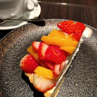いちごとマンゴーのケーキ(カフェコムサ 池袋東武店)