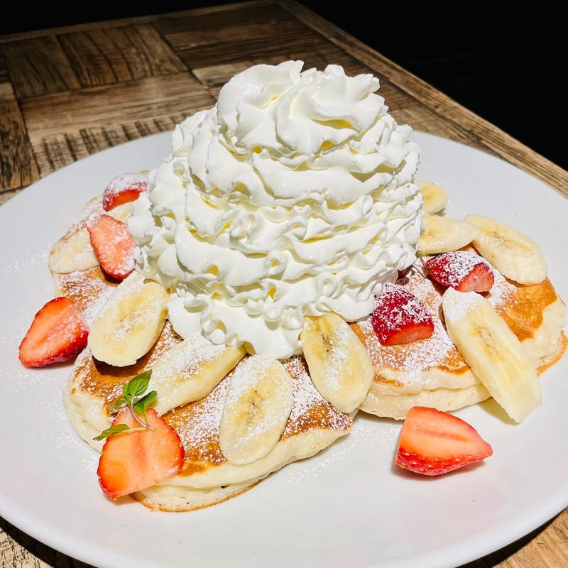 ストロベリー&バナナホイップパンケーキ(コナズ珈琲ふじみ野)