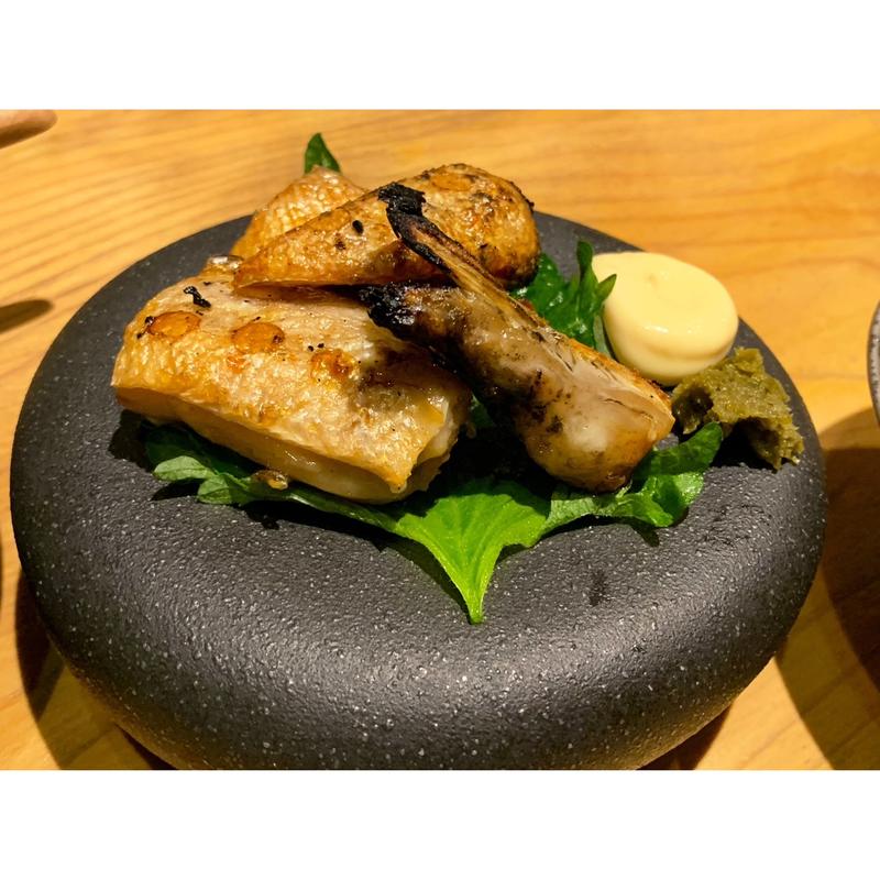 鮭ハラス燻製炙り(スタンド四坪)