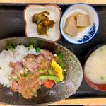 やわらかポークソテー丼(実のり食堂)