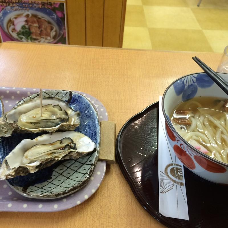 アナゴうどんと岩ガキ(あなご処城山本店さくら庵)