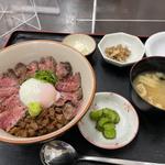 赤牛ローストビーフ丼(肉食堂 よかよか )