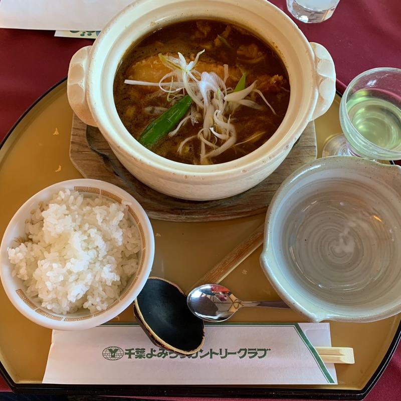 “炎“の土鍋カレーうどん(千葉よみうりカントリークラブ )