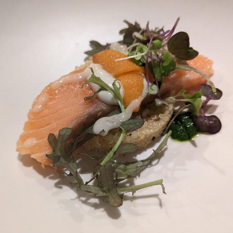 サーモンミキュイ　キヌワのサラダ　アーティチョークの香り(ルディック)