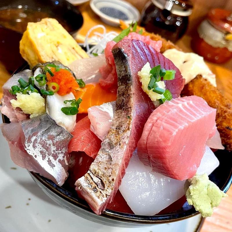 鮮魚丼スペシャル(淳ちゃん寿司)