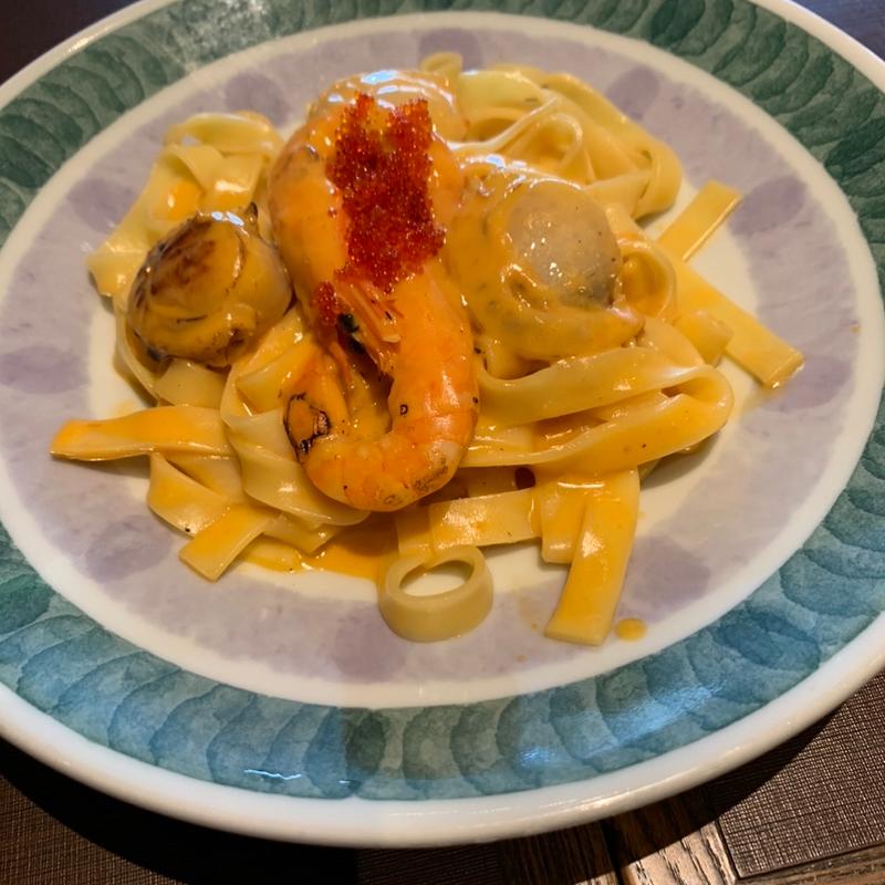 青森産帆立と有頭海老の濃厚うにクリームパスタ(鎌倉パスタ ミウィ橋本店)