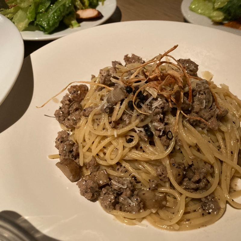 MINCED PORK & LOTUS ROOT CACIO E PEPE 仙台黒毛和牛とほうれん草のボロネーゼ 粗挽き黒豚と蓮根のカチョエペペ 生胡椒仕上(RIGOLETTO BAR AND GRILL)
