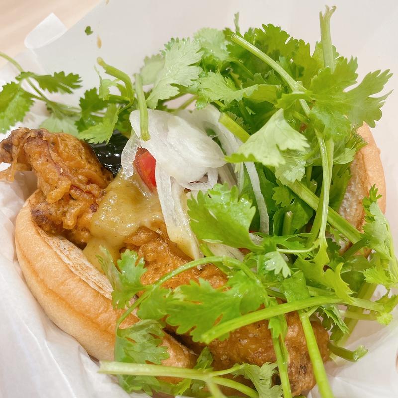パクチーグリーンカレーチキンバーガー（期間限定）(フレッシュネスバーガーセブンパークアリオ柏)