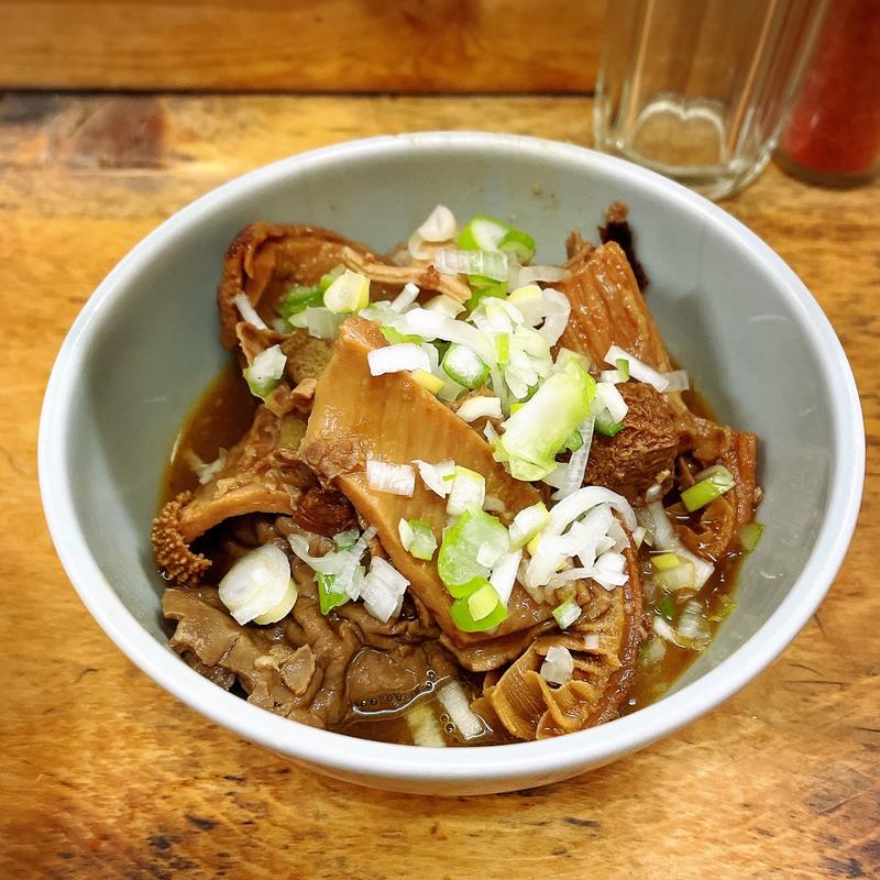 牛もつ煮込み(もつ焼 でん 中目黒店)