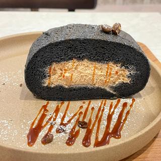 竹炭ロールケーキ