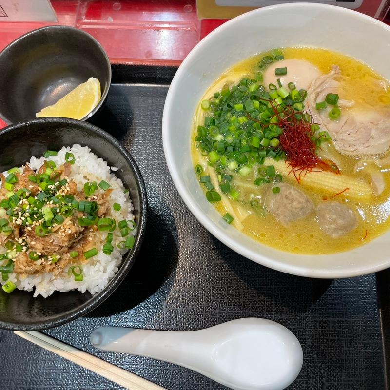 鶏白湯ラーメン全部のせ豚チャーシュー丼(蓮の花)