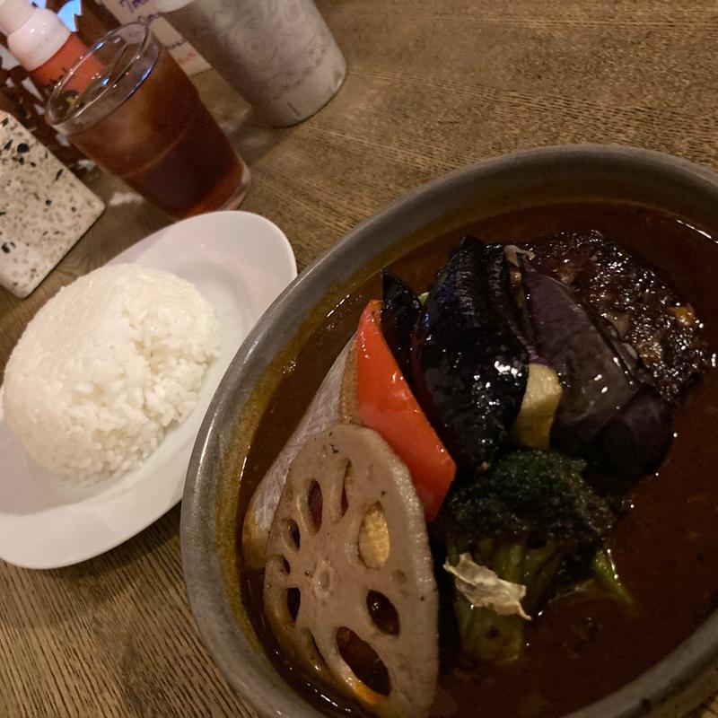 エゾシカハンバーグカレー トマトスープ3辛+なす(スープカレー ポニピリカ 下北沢店)