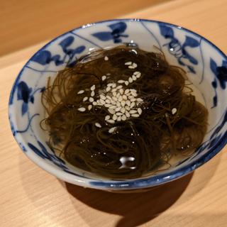 温かいモズク(鮨処やまと)