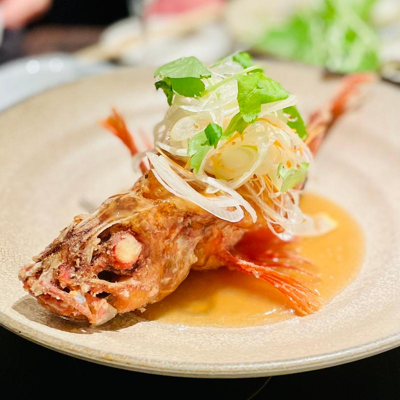 かさごの一本揚げ(俺の割烹 銀座本店)